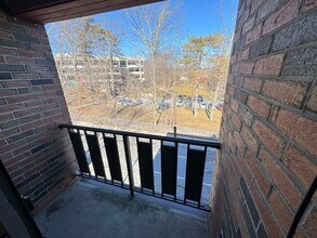 46 Concord Ave, Unit 502 in Cambridge, MA - Foto de edificio - Building Photo