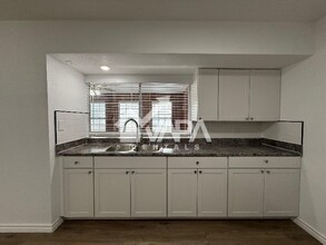 11154 El Sendero St in San Antonio, TX - Foto de edificio - Building Photo