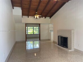 2920 SW 60th Ct in Miami, FL - Foto de edificio - Building Photo