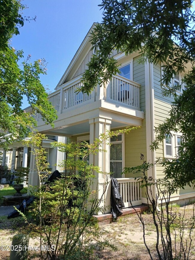 property at 933 S 8th St