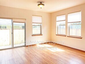 1645 NW Kings Blvd in Corvallis, OR - Building Photo - Building Photo