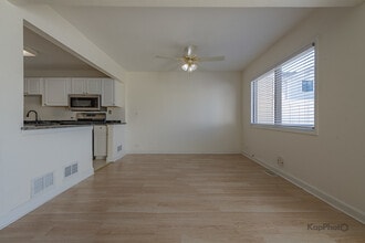 110 N Waterford Dr in Schaumburg, IL - Building Photo - Building Photo