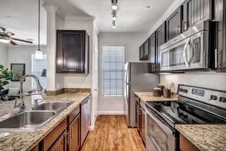 Avenues at Creekside in New Braunfels, TX - Building Photo - Building Photo