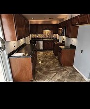 9 W Adams Dr in Sauget, IL - Foto de edificio - Building Photo