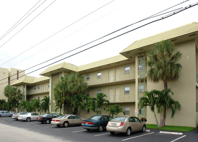 Linda K in Fort Lauderdale, FL - Building Photo - Building Photo