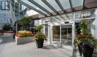 2916 Hwy 7 W in Vaughan, ON - Building Photo - Building Photo