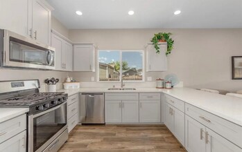 955 Irem Wy in Sacramento, CA - Building Photo - Building Photo