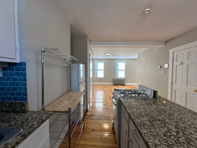 39 Beacon St, Unit 3 in Chelsea, MA - Foto de edificio - Building Photo