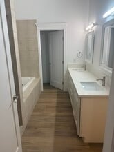 73-4583 Kukuki St, Unit 1 Bd 1 Br - Makai Side in Kailua Kona, HI - Building Photo - Building Photo