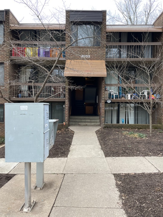 8703 Hayshed Ln in Columbia, MD - Building Photo