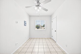 319 Hermosa Ave, Unit 14 in Long Beach, CA - Building Photo - Building Photo