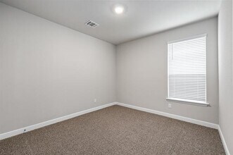 180 Tanager Dr in Rhome, TX - Building Photo - Building Photo