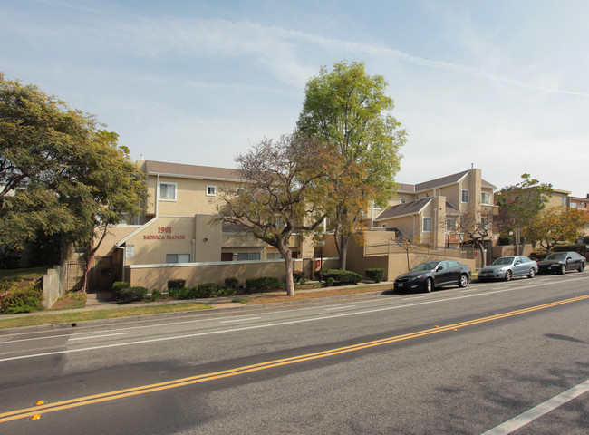 Monica Manor in Santa Monica, CA - Building Photo - Building Photo