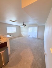 550 Kamaaha Ave in Kapolei, HI - Building Photo - Building Photo