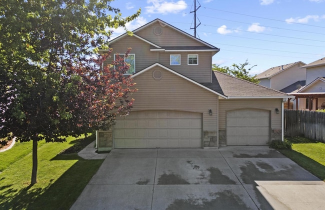 property at 3224 Capistrano Ave S