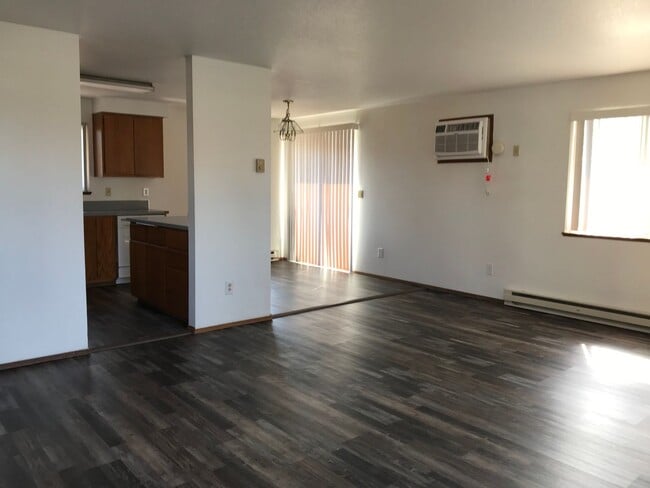 77 NE Nordic Dr in Madras, OR - Building Photo - Building Photo