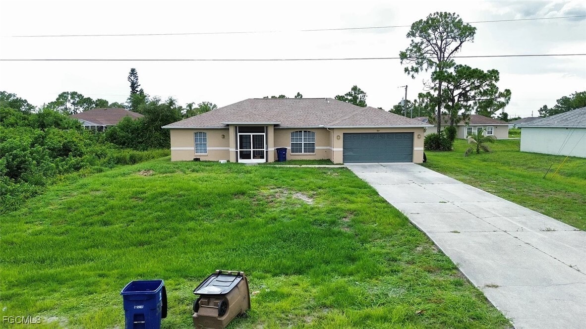 819 Abrams Blvd in Lehigh Acres, FL - Building Photo