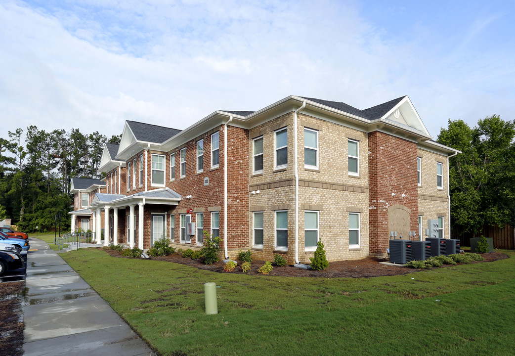 Lake Pointe Apartments in Summerville, SC - Building Photo