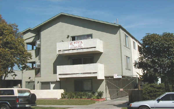 766 Gardenia Ave in Long Beach, CA - Foto de edificio - Building Photo