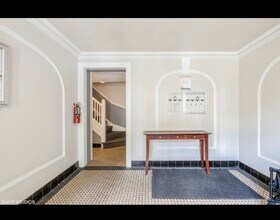 6204 N Claremont Ave, Unit 3 in Chicago, IL - Foto de edificio - Building Photo