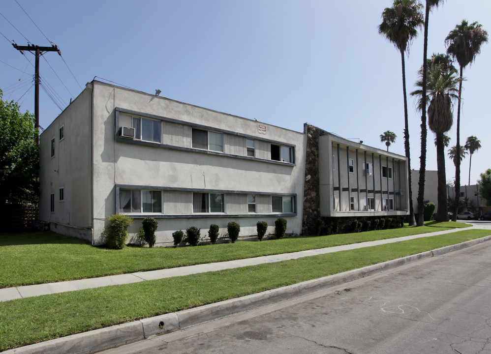 8809 Rosecrans Ave in Downey, CA - Building Photo