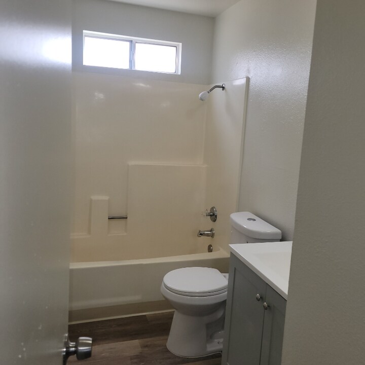 15531 Barranca Way-Unit -8 in Victorville, CA - Building Photo