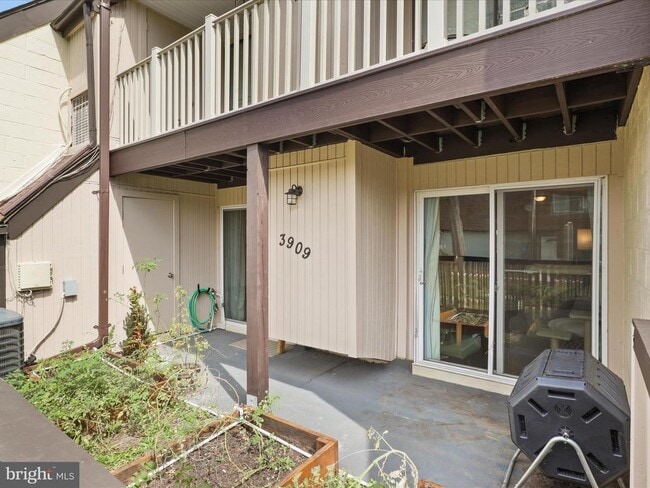 property at 3909 El Soneta Pl