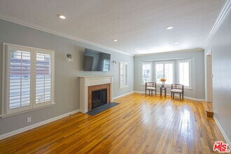 2318 Canyon Dr in Los Angeles, CA - Building Photo - Building Photo