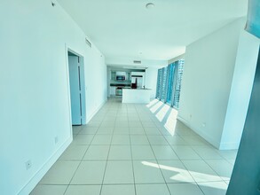 888 Biscayne Blvd, Unit 4012 in Miami, FL - Building Photo - Building Photo