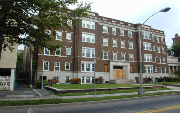 The Courtyard in East Orange, NJ - Building Photo