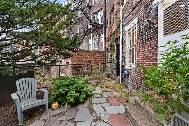 9 Hudson St, Unit 2 in Boston, MA - Building Photo - Building Photo