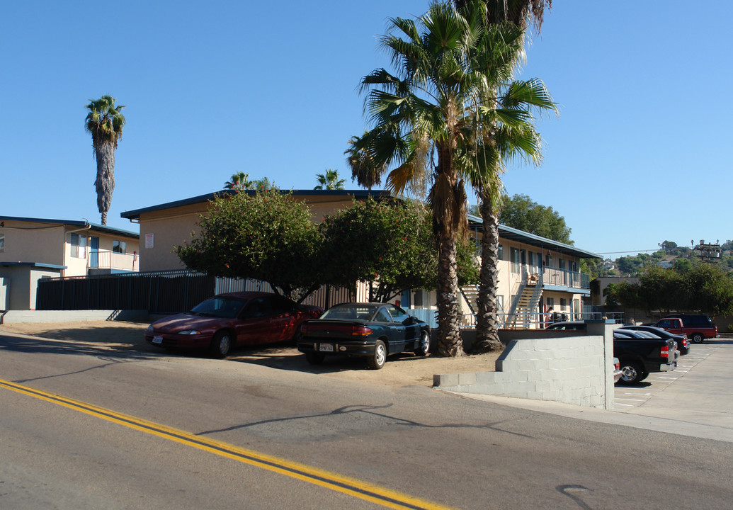 2232 Primrose Ave in Vista, CA - Foto de edificio