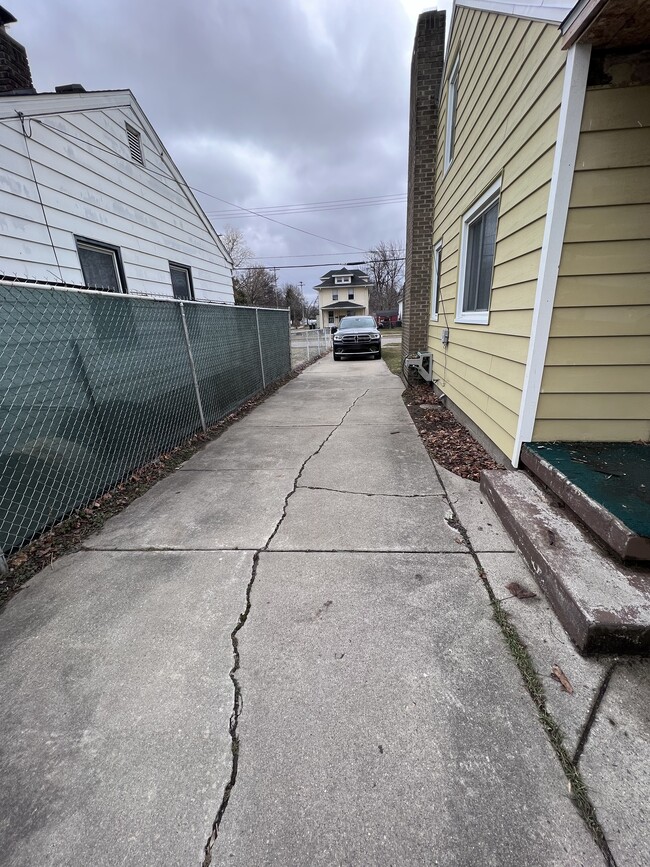 741 Banghart St in Lansing, MI - Building Photo - Building Photo