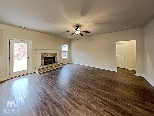 1005 Hartwell Rd in Locust Grove, GA - Building Photo - Building Photo
