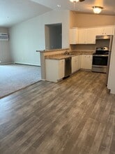 East Village Estates 48 in Clintonville, WI - Foto de edificio - Building Photo