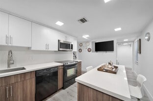 903 Cypress Grove Dr in Pompano Beach, FL - Building Photo