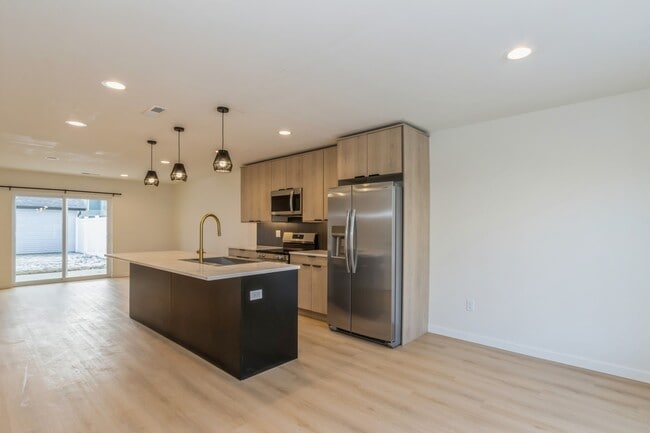 417 C Ave NW in Cedar Rapids, IA - Foto de edificio - Building Photo