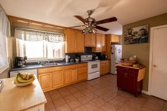 25 Savory St in Lynn, MA - Building Photo - Building Photo