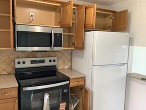 8220 Sunrise Lakes Blvd in Sunrise, FL - Building Photo - Building Photo