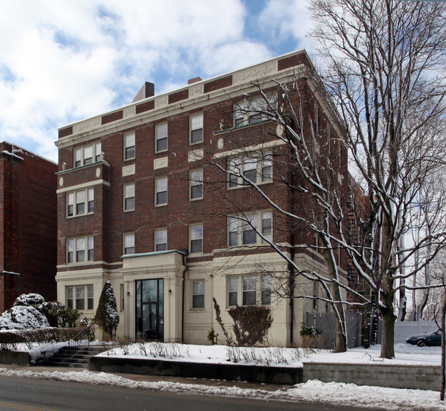 38 Main St in Malden, MA - Foto de edificio - Building Photo