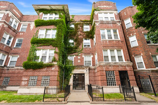 2116 E 68th St, Unit 3 Apartamentos