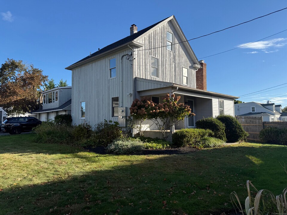 3 George St in Westport, CT - Building Photo