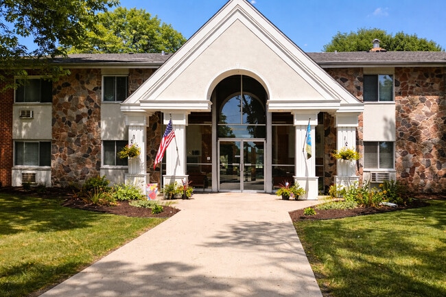 Graceland Gardens Apartment Homes in Racine, WI - Building Photo - Building Photo