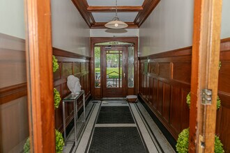 4934 S Michigan Ave, Unit Apartment 1R in Chicago, IL - Building Photo - Building Photo