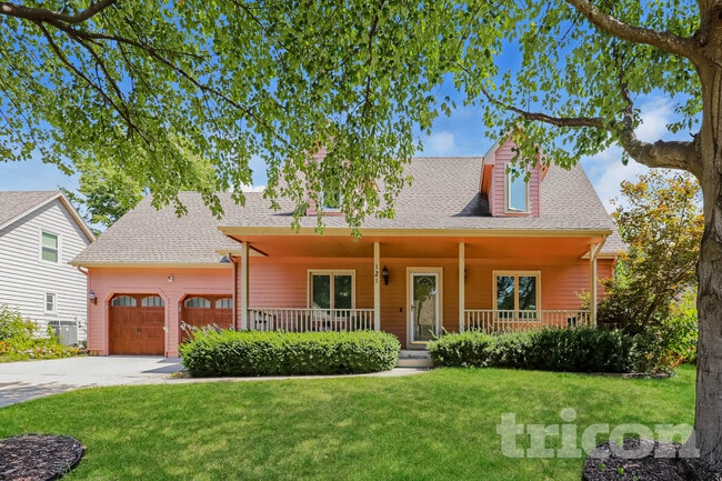 property at 121 SE Nottingham Ct