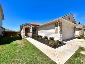 14104 Macquarie Dr in Pflugerville, TX - Building Photo - Building Photo