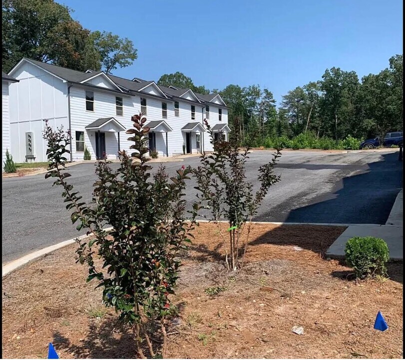 83 Crabapple Rdg in Dahlonega, GA - Foto de edificio
