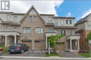 37 Magpie Way in Whitby, ON - Building Photo