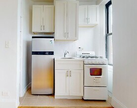 West 96th Street in New York, NY - Building Photo - Building Photo