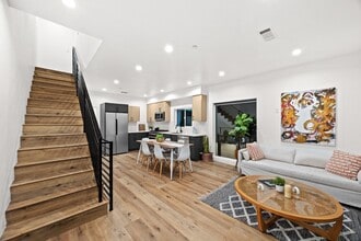 807 N Cherokee Ave in Los Angeles, CA - Building Photo - Building Photo